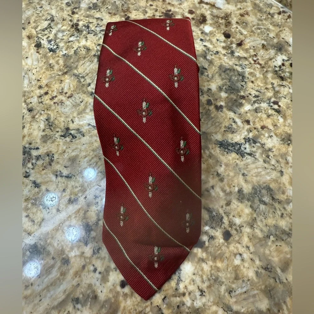 EUC Ferrell Reeds Elegant Red Patterned Men's Tie